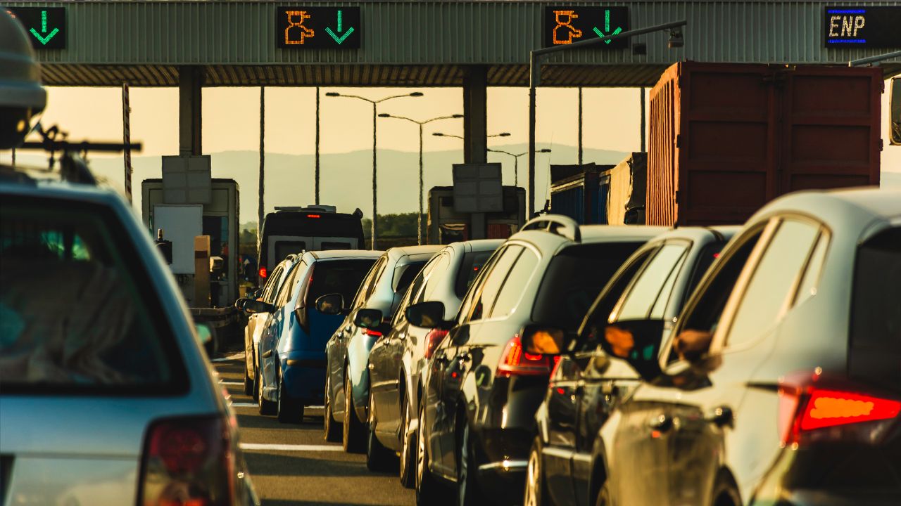 Tips Mengemudi Di Jalan Tol Yang Lebih Aman